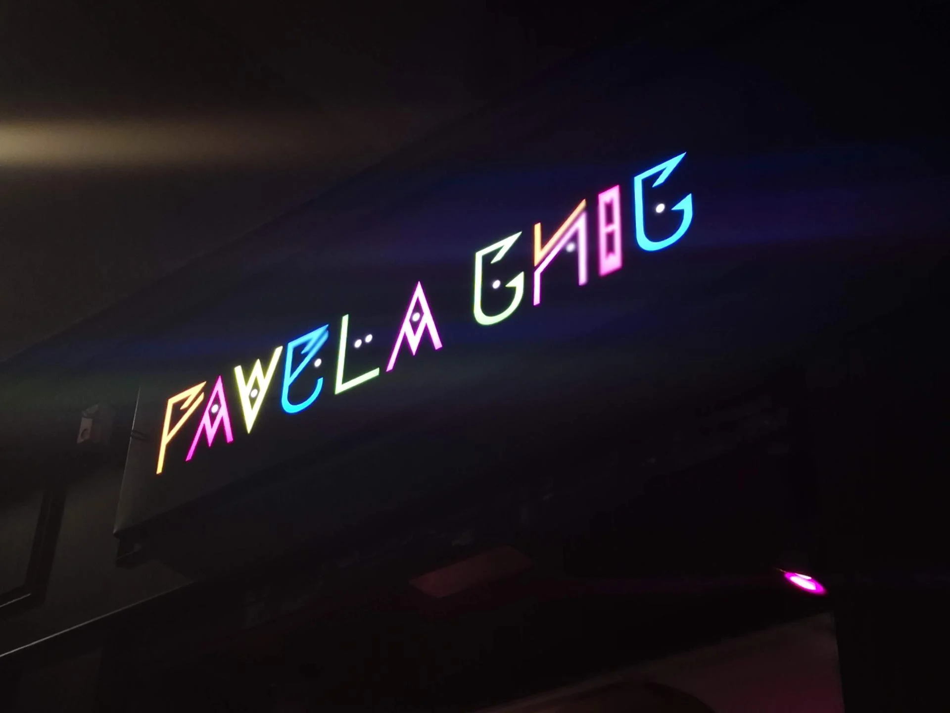 Favela chic a paris enseigne lumineuse multicouleur va enseignes