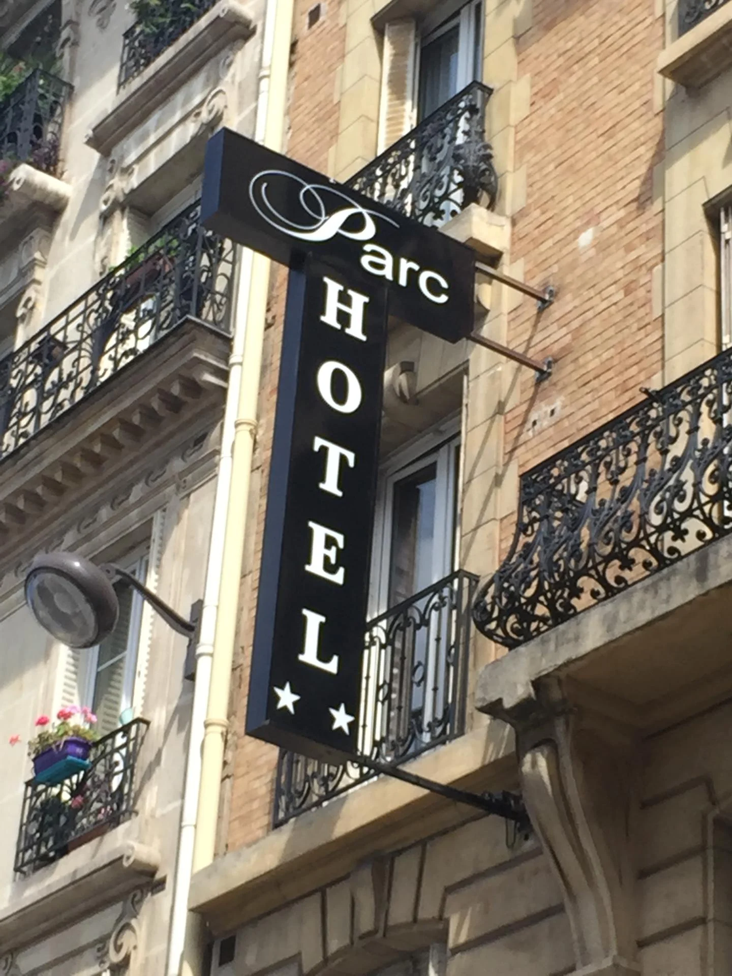 Hotel du parca paris double face lumineux grans format par va enseignes stores