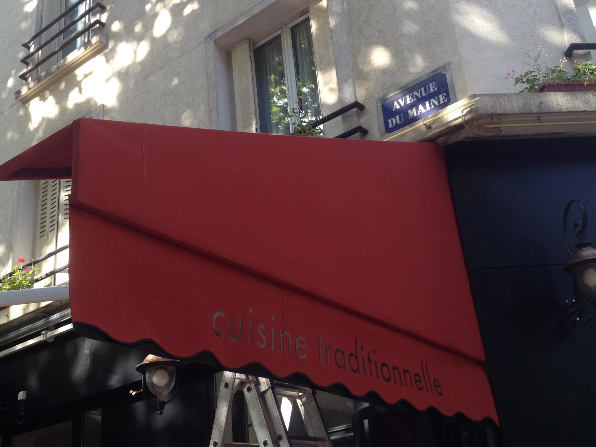 Joue fixes personnalisee paris va enseignes stores 1