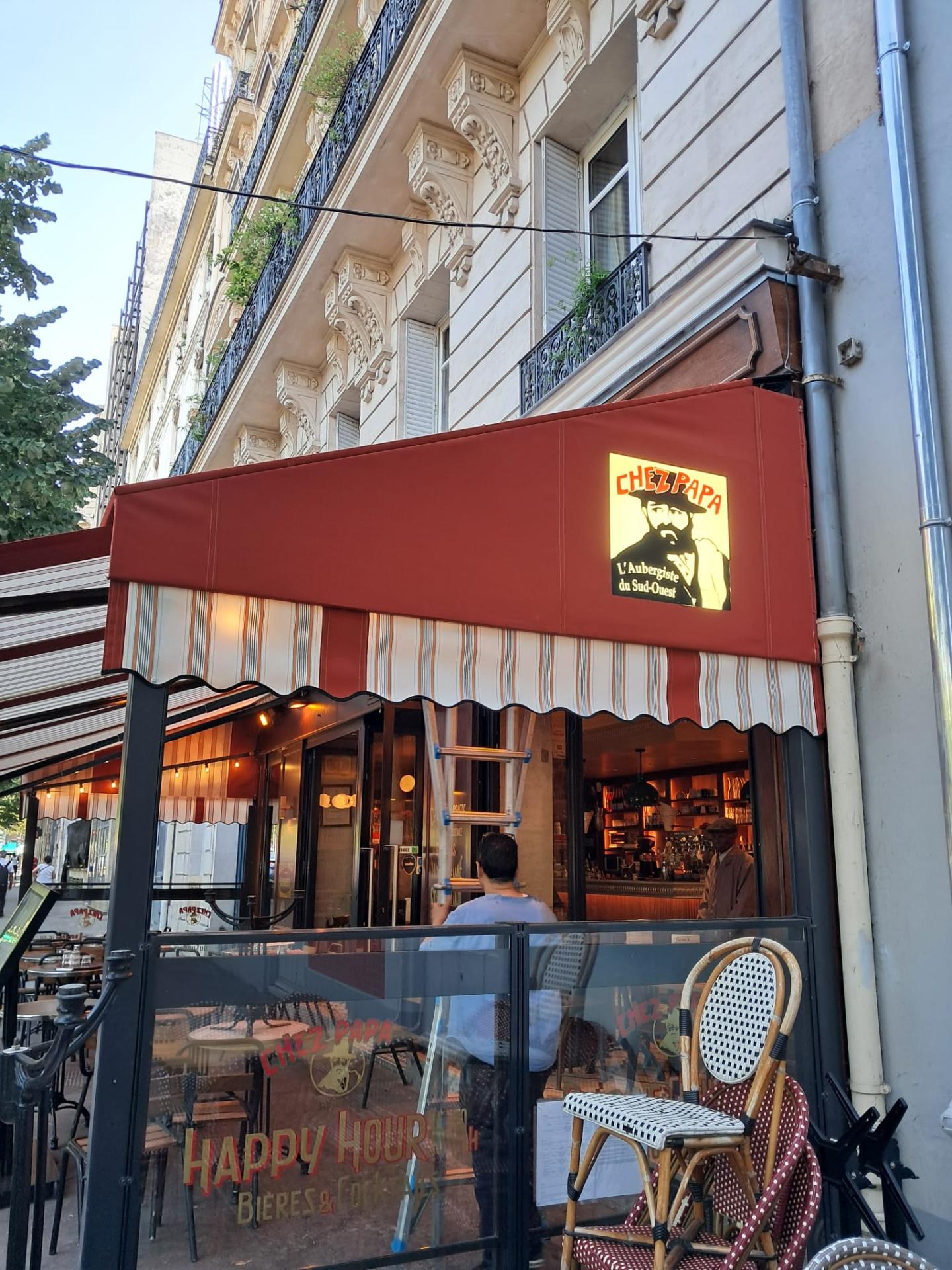 Joues fixes lumineuses avec jeux de lambrequin double a vague et rayures