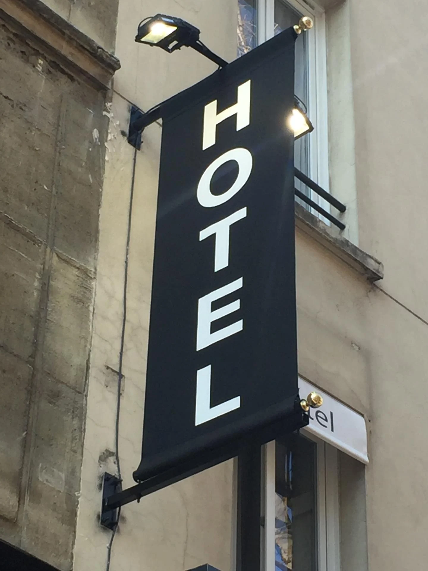 Kakemono double face finition boule decorative spot ip64 puissant hotel paris par va enseignes stores