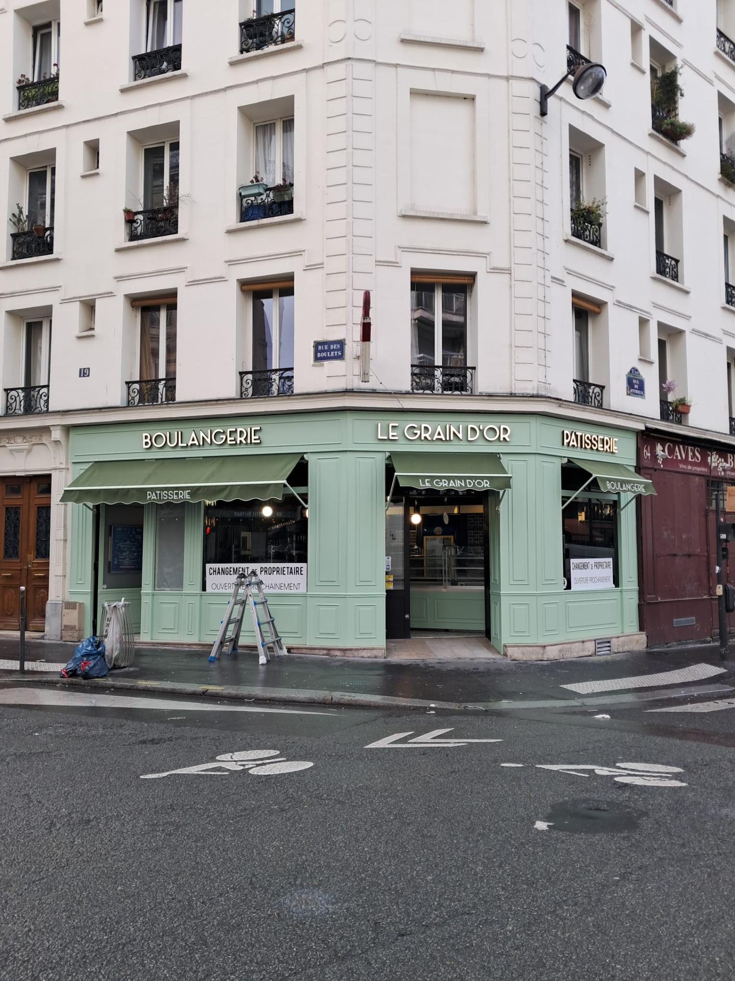 Lettre boitiers lumineuses boulangerie le grain d or et store a projection