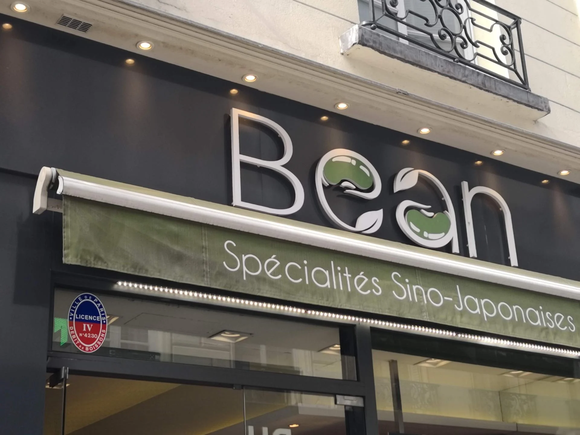 Zoom lettre decoupe decore et store